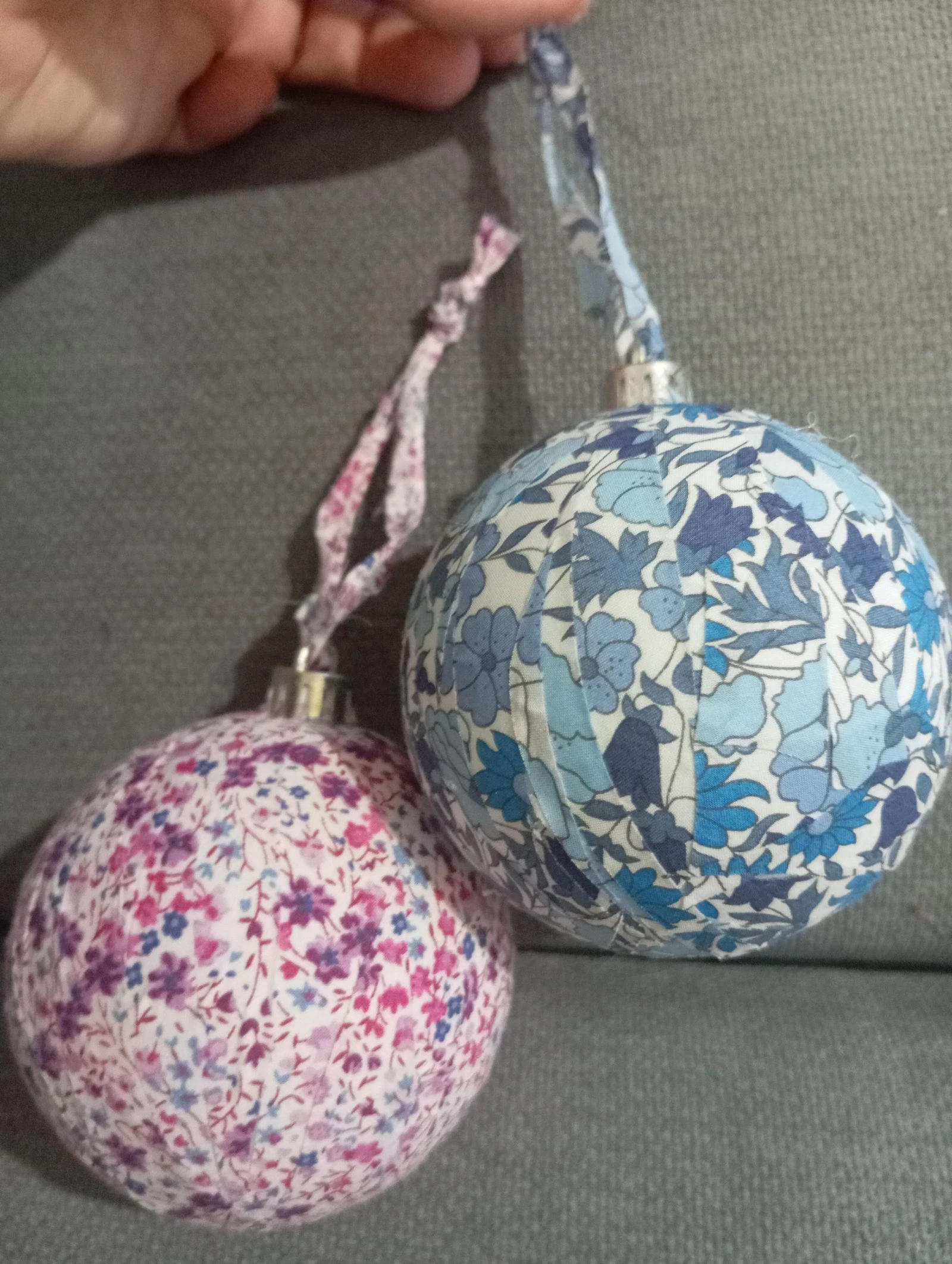 Dos grandes bolas de Navidad estilo liberty – photo 3